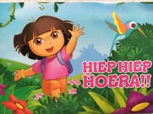 Dora ansichtkaart Hiep Hiep Hoera !